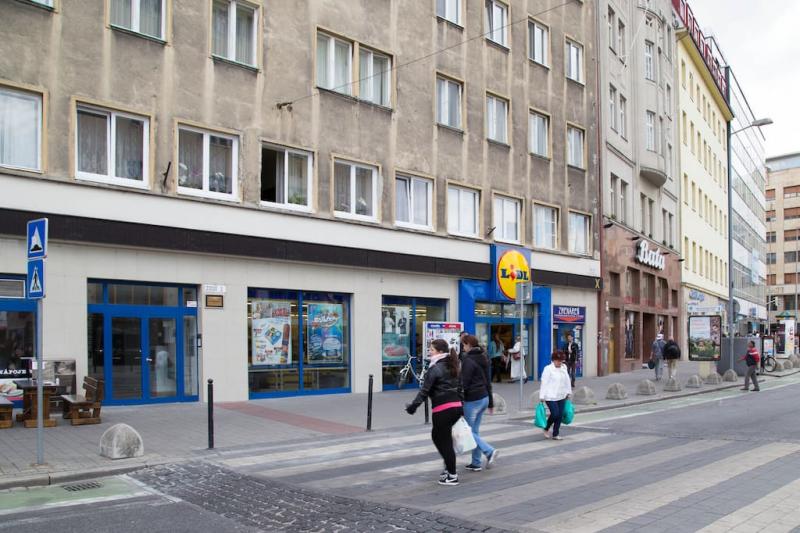 V BA na prenájom úplne centrum, 1-izbový byt komplet zariadený, 35m2